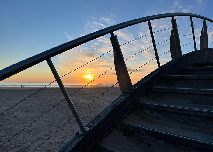La Dune, Proche Rue Pietonne Et Plage